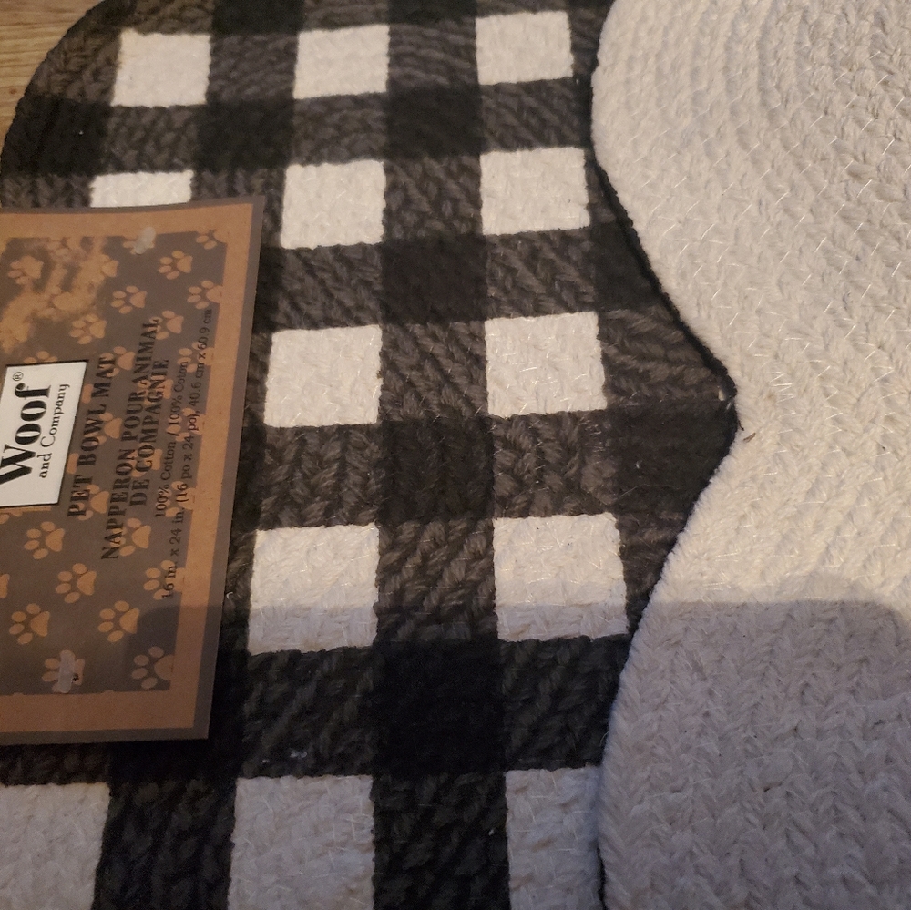 Woof And Company Dog Mat Black White Checkered Pet Bowl Bone Dinner Mat New - Picture 4 of 8